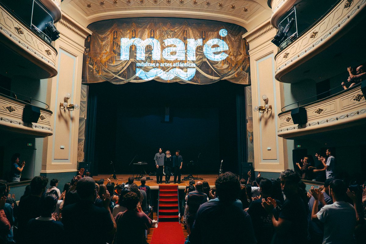 mare_compostela's tweet photo. 🌊Onte, a marea encheu prazas, teatros e CSCs con ritmos de todas partes do mundo. https://t.co/Il6L8b85Ap