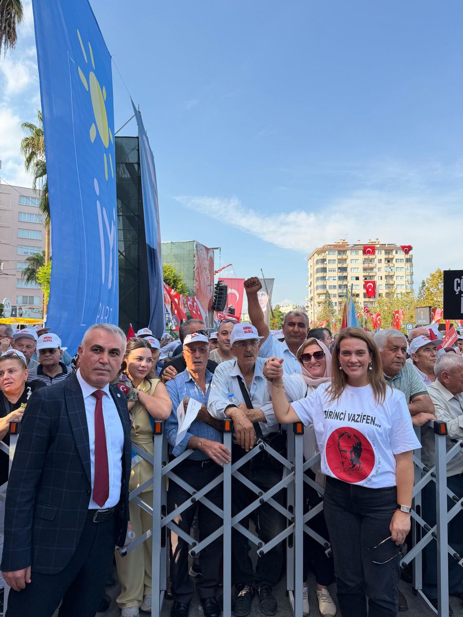 Mersin’deyiz, büyük bir inanç ve heyecanla Sayın Genel Başkanımızı bekliyoruz.

#BirinciVazifen