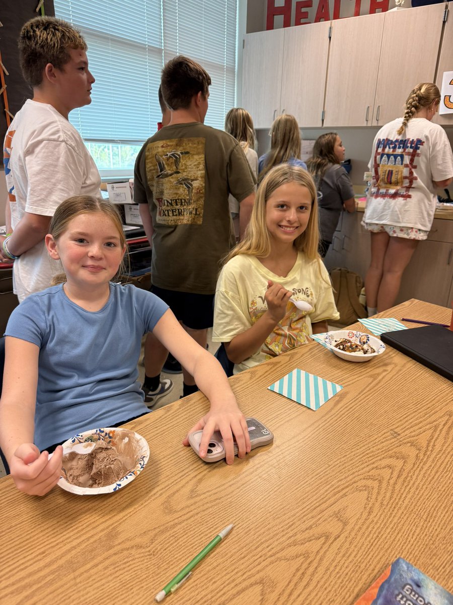 ashley_basnight's tweet photo. Thank you to @CareersFFHS HOSA chapter! FFMS is off to a healthy start 💙 Nearly 40 students joined the Middle School HOSA kickoff + ice cream social! 🩺 Big year ahead! #HOSA @FfmsSeahawks #FutureHealthProfessionals #ctefornc #FFMS https://t.co/pFOshzffev