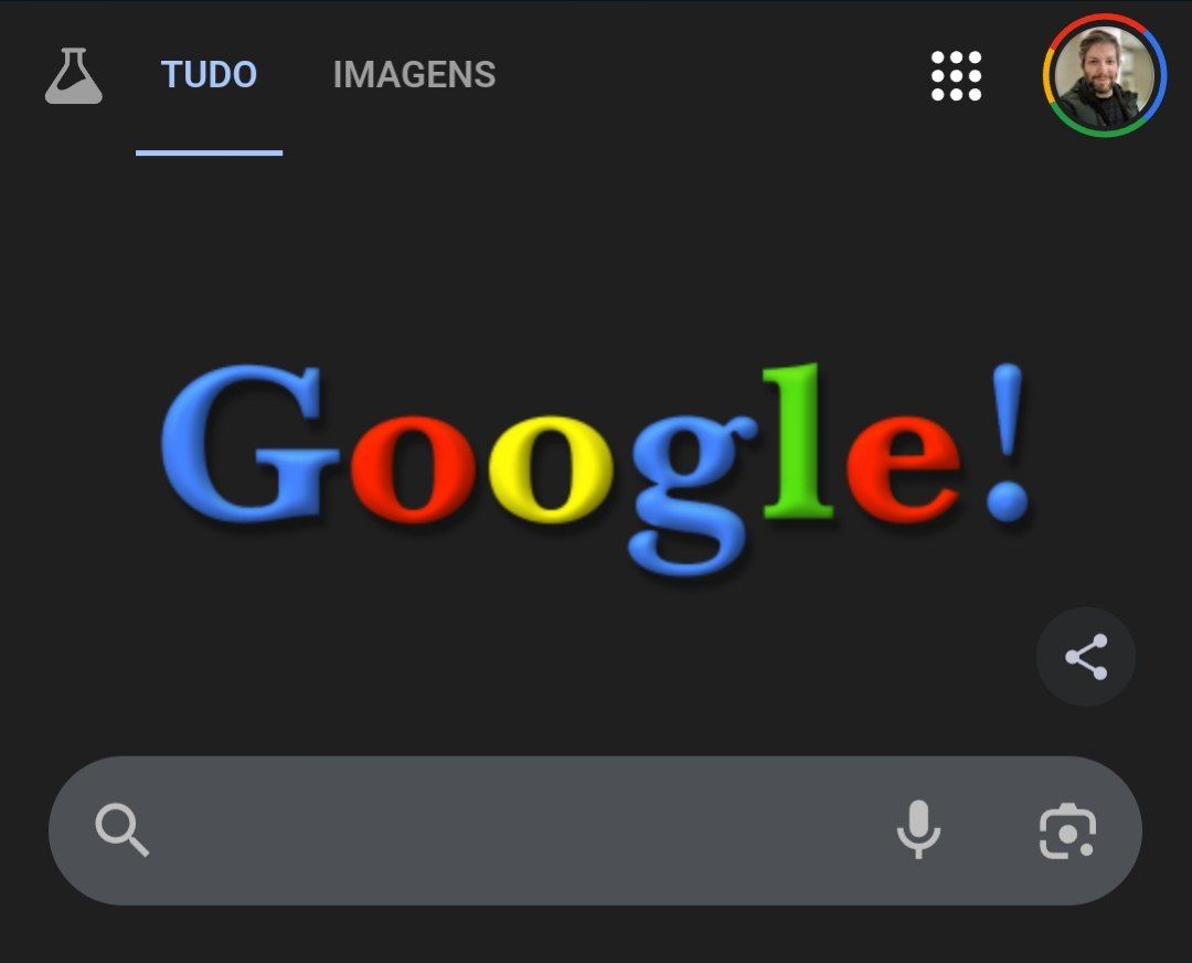 Na época em que usava esse logo, o Google, apesar da semelhança com o Yahoo!, tinha como lema levar os usuários rapidamente aos resultados. Hoje, infelizmente, a lógica se inverteu: a prioridade passou a ser mantê-los dentro da própria busca, exatamente como o Yahoo! fazia.