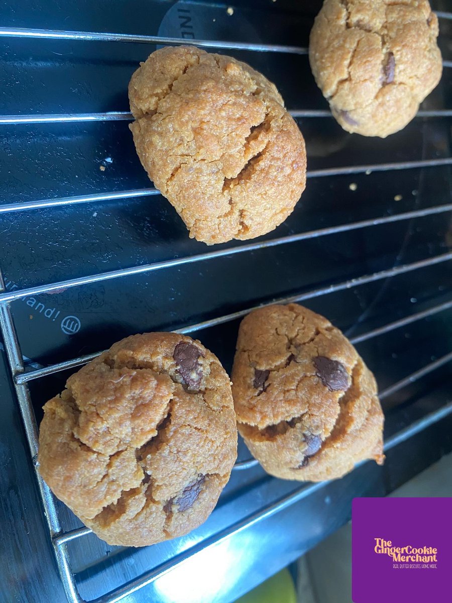 Snoble19's tweet image. I don’t know why the peanut butter chocolate chips decided to cosplay as nuggets today. But the QC says they taste like nom nom.
#cookies
#peanutbutter
#chocolatechip
#glutenfree
#lactosefree