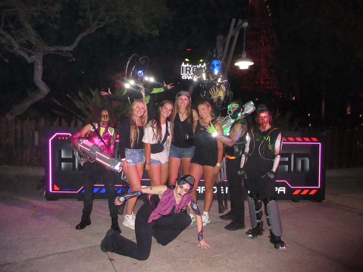 👻 A few of us hit up Busch Gardens Howl-O-Scream and had an absolute blast 🎃💀 College life + JUCO grind = balance. You can’t spell Funk without Fun!

#JUCOlife #CollegeVibes #SJRSoftball