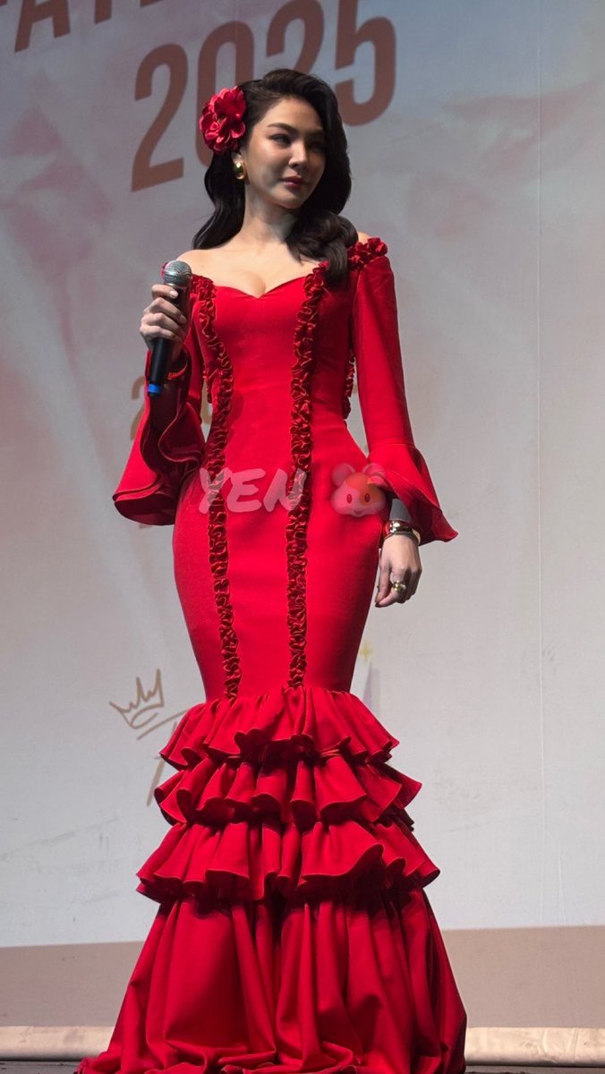 Estou OVULANDO COM ESSA ROUPA, QUE MULHER GOSTOSA PORRAAAAAA 

FAYEBULOUS IN MADRID
#Faye1stFMinSpain