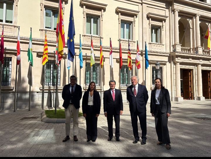 Almagro_OEA2015's tweet photo. Comparecí para presentar en Comisión Iberoamérica Senado España situación de la Democracia en Latinoamérica y los problemas que representan para las mismas el narcotráfico, el crimen organizado y las dictaduras, hoy principales responsables de violaciones sistemáticas de DDHH. https://t.co/E9hdPmLRoW