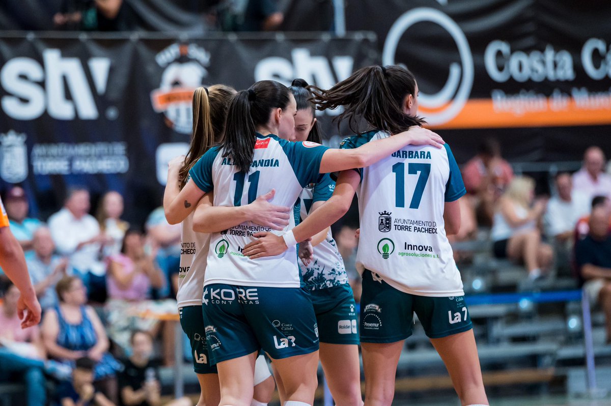 Primera victoria de la temporada en casa ante nuestra afición en un partido muy completo de todo el equipo.

¡Seguimos equipo!💪🧡

#STVRoldan