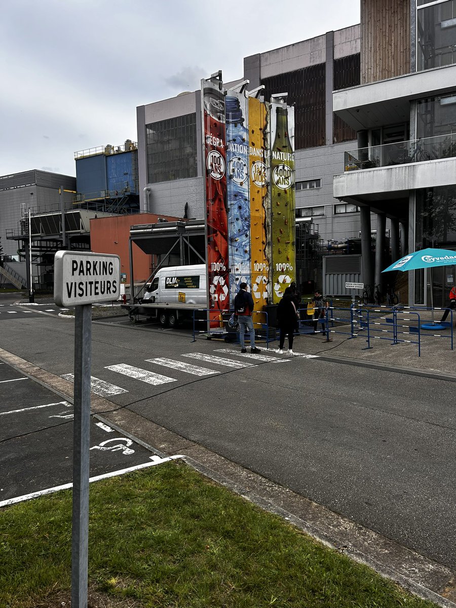 paz_olivier's tweet photo. Belle affluence aux portes ouvertes de l’UVE de Colombelles organisées par le #Syvedac. Visites de l’usine et nombreux ateliers ludiques sur le déchets, son tri et sa valorisation. https://t.co/wOZ2cN84BM