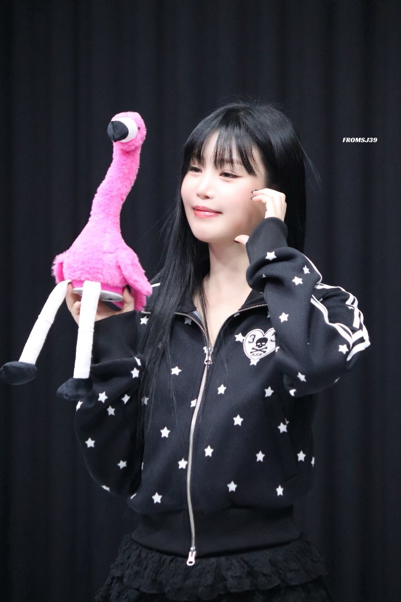 fromsj39's tweet photo. 250926 #수진 뮤브 대면

🦩🐰

#SOOJIN https://t.co/W7PCrQJiUz