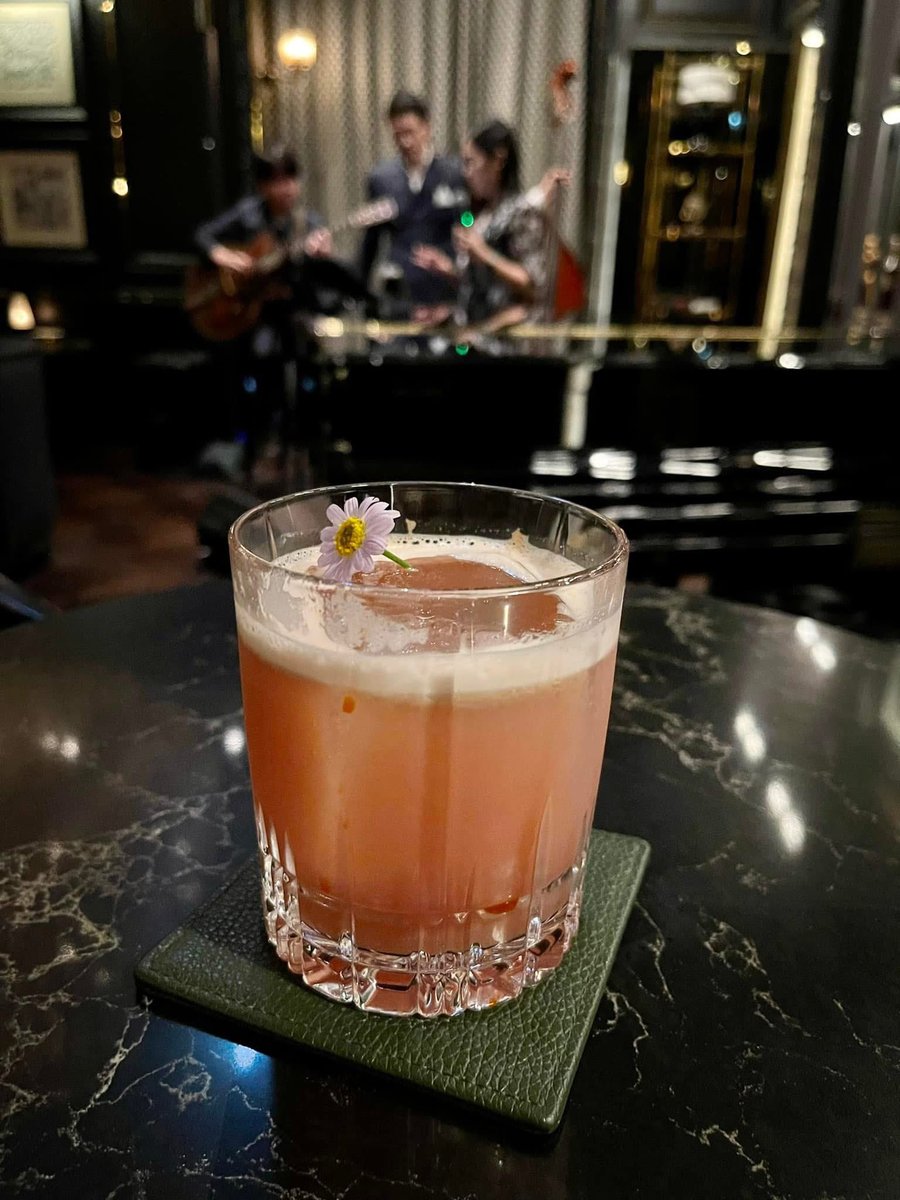 TeddyBearOns's tweet image. Some nights are made for stories you’ll never tell. 🥂🌃

#ChillNights #DrinkVibes #PrivateVibes  #เรียลชาย #เรียลทำงาน