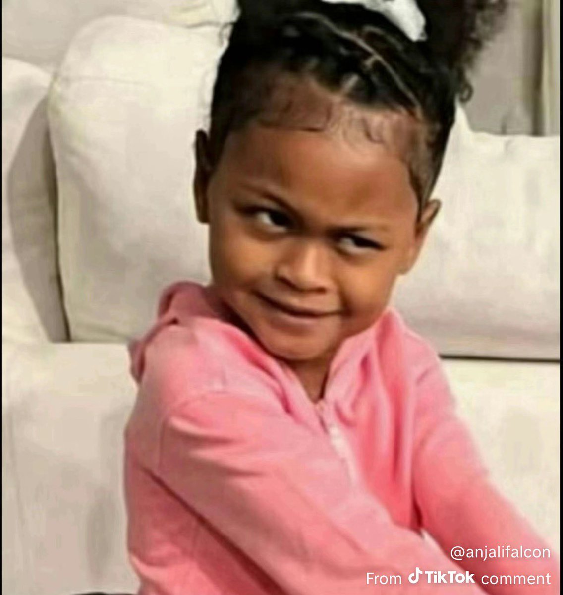 Nimetoka 'kesi' na my aiyeh! neighbour about our resident stray cat that just birthed 6 kittens 😂😂

Ati, we need to each take responsibility for the kittens coz 'she was a deadbeat to her last batch', with only one surviving 😅😅.....I laughed hard &amp; went back to my house🙄🙄