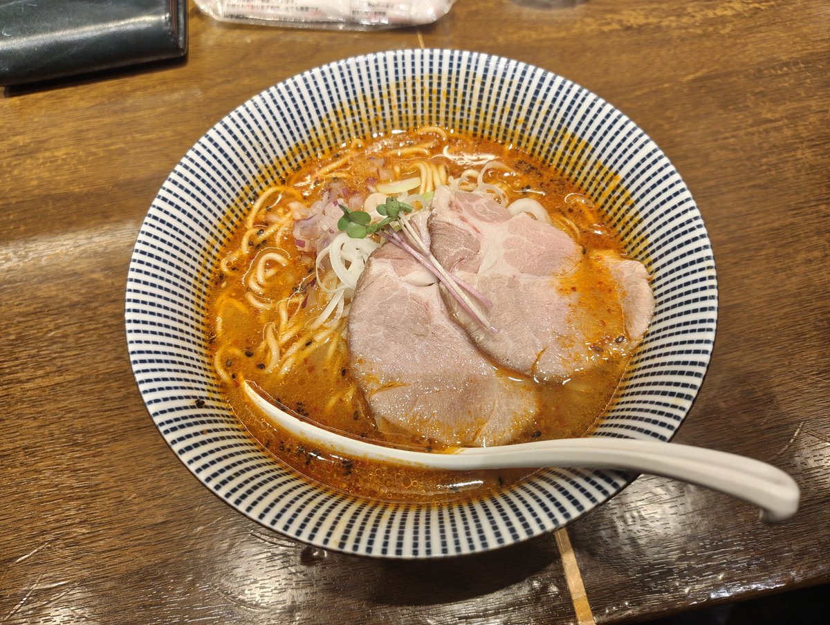 bigstone0412's tweet photo. 胃袋バカと一緒にいるためラーメン二杯目 https://t.co/ah3l4w35JI