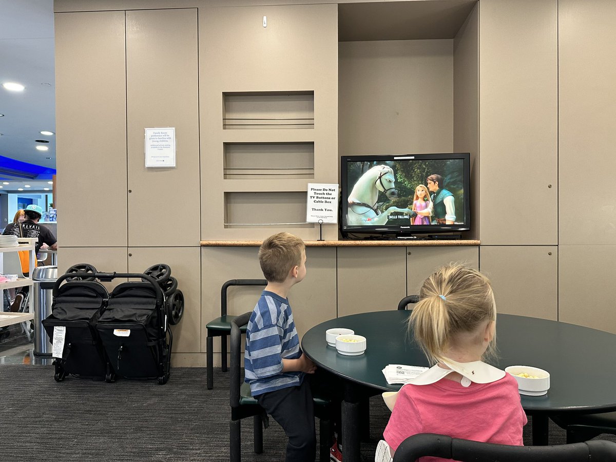 The United club in Orlando having a kids room is so clutch.