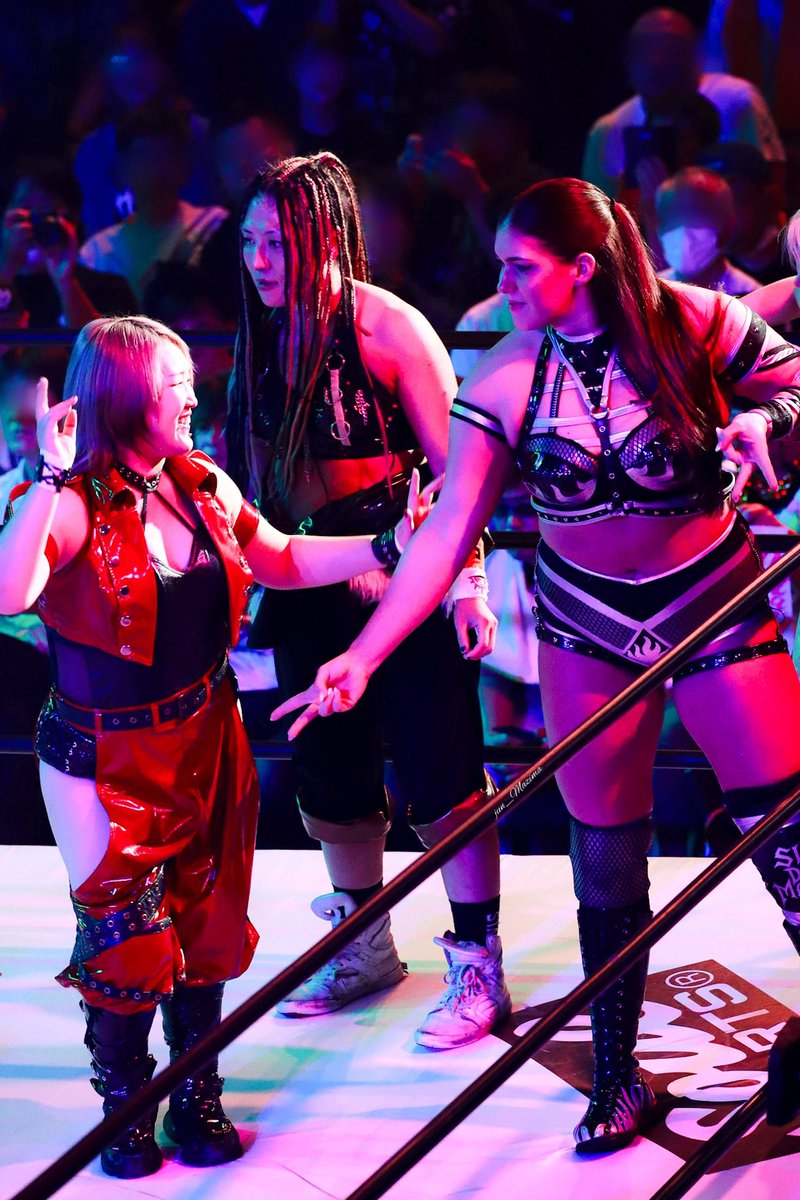 jun_Mazima's tweet image. キッドのポーズを真似る青木とアレンジしてアンサーするボジラ☺️

個性が強い者同士が並ぶのも面白い😄

#青木いつ希 選手
#ボジラ 選手 #bozilla
#mividaloca #STARDOM 
#ショーンキャプチャー