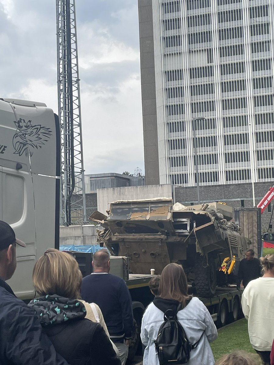 Tarshit 🕸️🕷️ (@tarshit_r) on Twitter photo I guess the tank went straight into the wall and destroyed it I guess the tank went straight into the wall and destroyed it