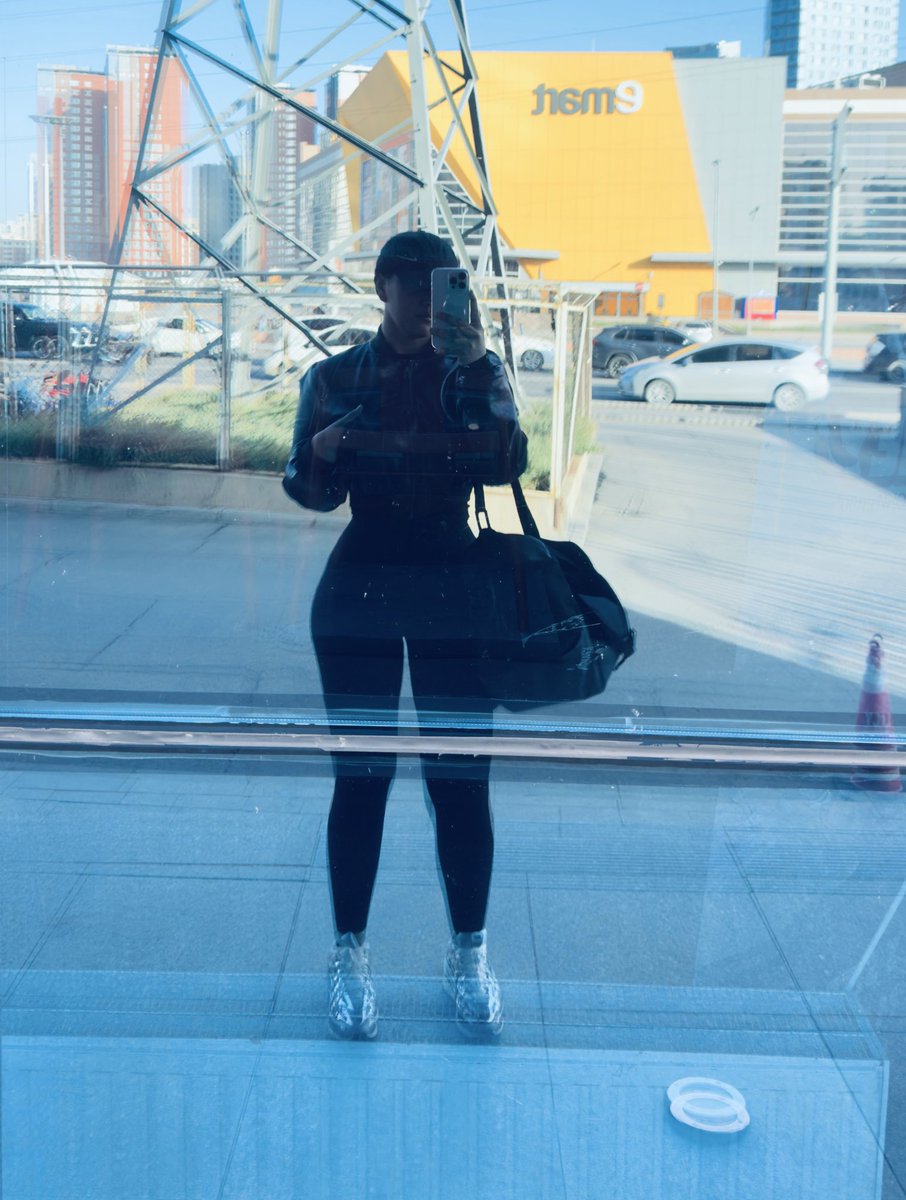 Фитнэсд яваад хагас жил болжээ, толинд хараагүй удсан байна. Нэг мэдсэн ийм сайхан эмэгтэй хүн шиг биетэй болжээ сда яаж хэвэндээ орох уу