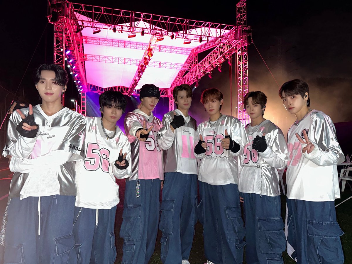 sweethanboys's tweet photo. 오늘 함께해주신 스위티즈 여러분,
정말 진심으로 감사드립니다!🙏
돌아가시는 길 조심하시고,
저희는 앞으로도 더 열심히 준비해서
다음 스케줄에서 또 행복하게 만나요❤️

#swc #sweetch #스윗치
#sweeties #스위티즈 https://t.co/5L2Dhg2fdq