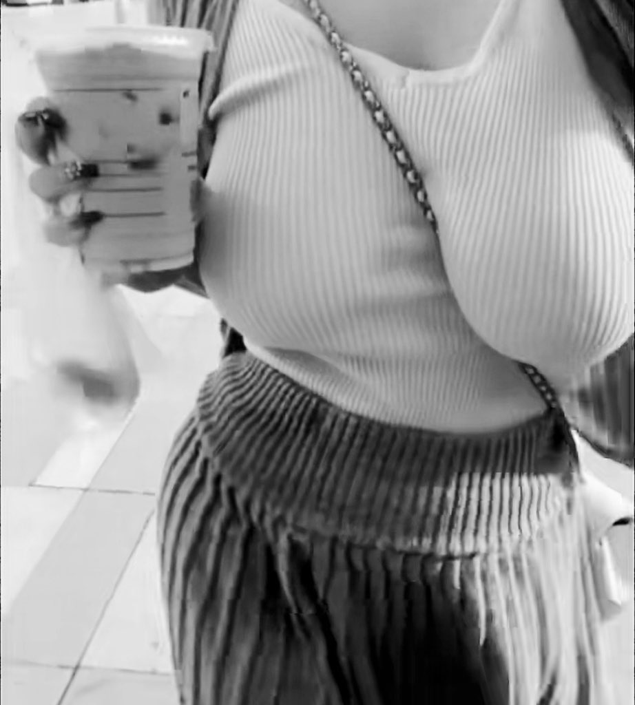 CocoCUTE33's tweet photo. 天冷要记得加衣

 #聊骚 #撩骚 #人妻 #口交 #粗口 #sext #SNOWBUNNY #asianwife #nsfw #wifesharing https://t.co/6lf1yuAJMS