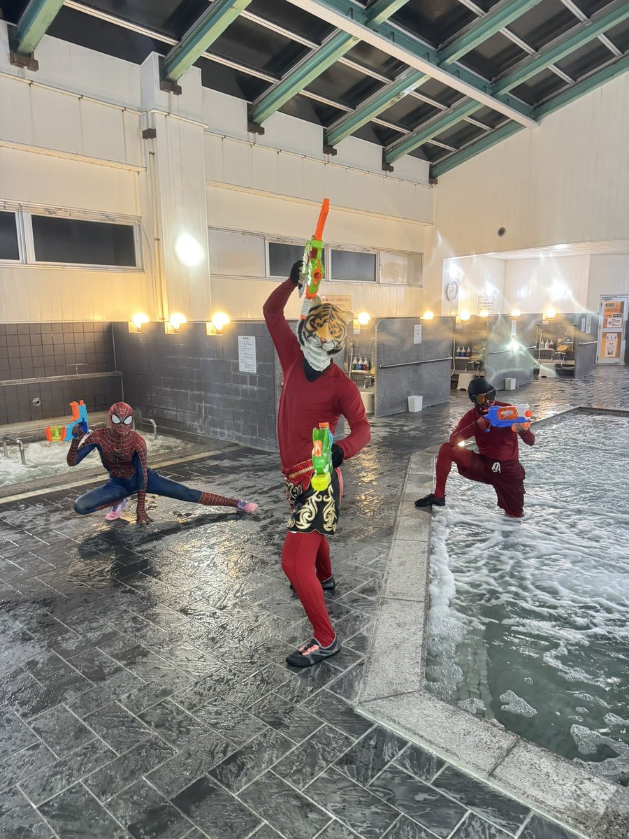 kamiwaza_team1's tweet photo. 【ナーフ戦争 | ヒルホテル サンピア伊賀編】をYouTubeで公開🔥
Nerf War | Water Park &amp; Spa Battle 43🔫

今回の舞台は三重県にあるリゾート施設！！
プールや客室、BBQ場などを使った熱きナーフの戦いをお楽しみください😎

@sunpia_iga https://t.co/qI8S9EWSH0