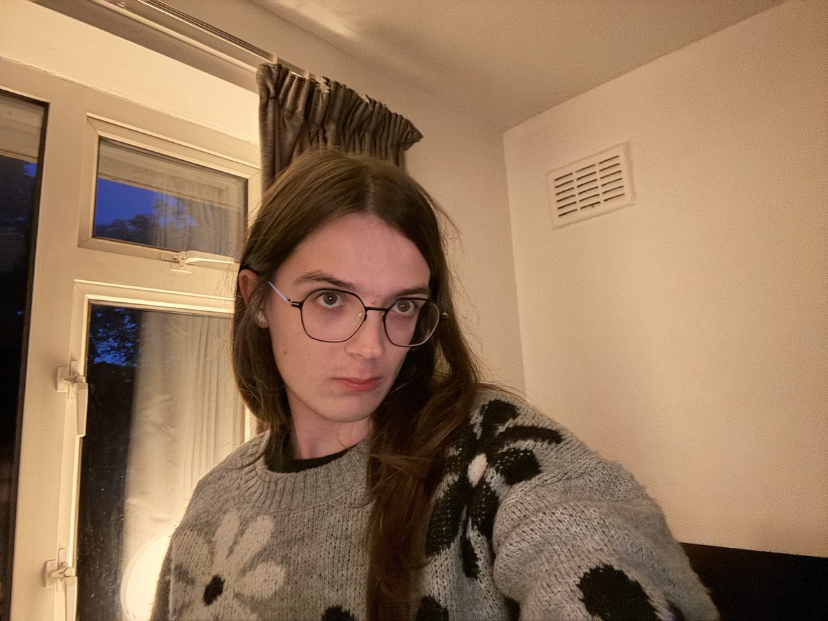 brown eyes looking at you 👁️👁️🫵