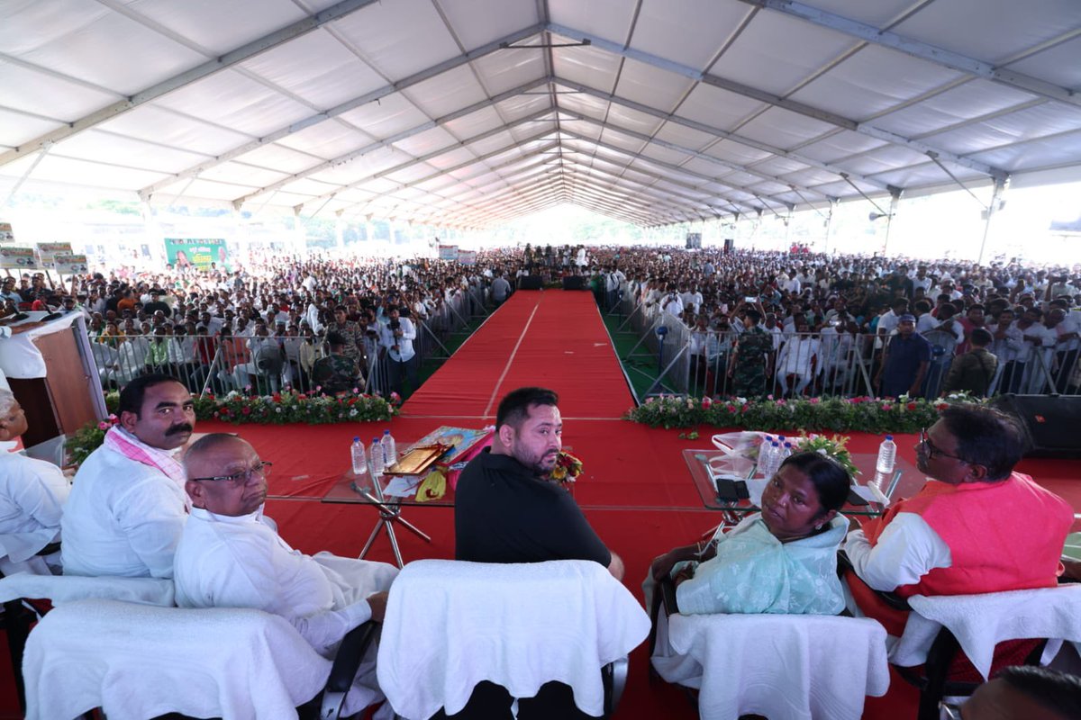 yadavtejashwi's tweet image. अतिपिछड़ा अब वोट बैंक नहीं बल्कि पावर बैंक बनेगा। अतिपिछड़ा अब सरकार बनाएंगे नहीं बल्कि अब खुद ही सरकार बनेंगे।

आज पटना के वेटनरी कॉलेज मैदान में “कर्पूरी अतिपिछड़ा अधिकार संवाद” में प्रदेश के कोने कोने से आए अतिपिछड़ा वर्ग के प्रेमियों से सार्थक संवाद हुआ।  #EBC #Bihar #RJD…