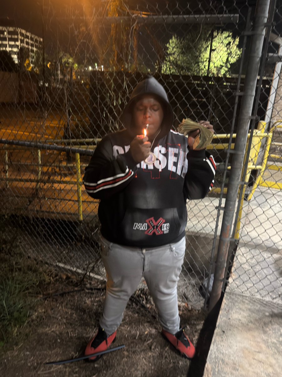 ‎ ‎ ‎ 1 tweet media