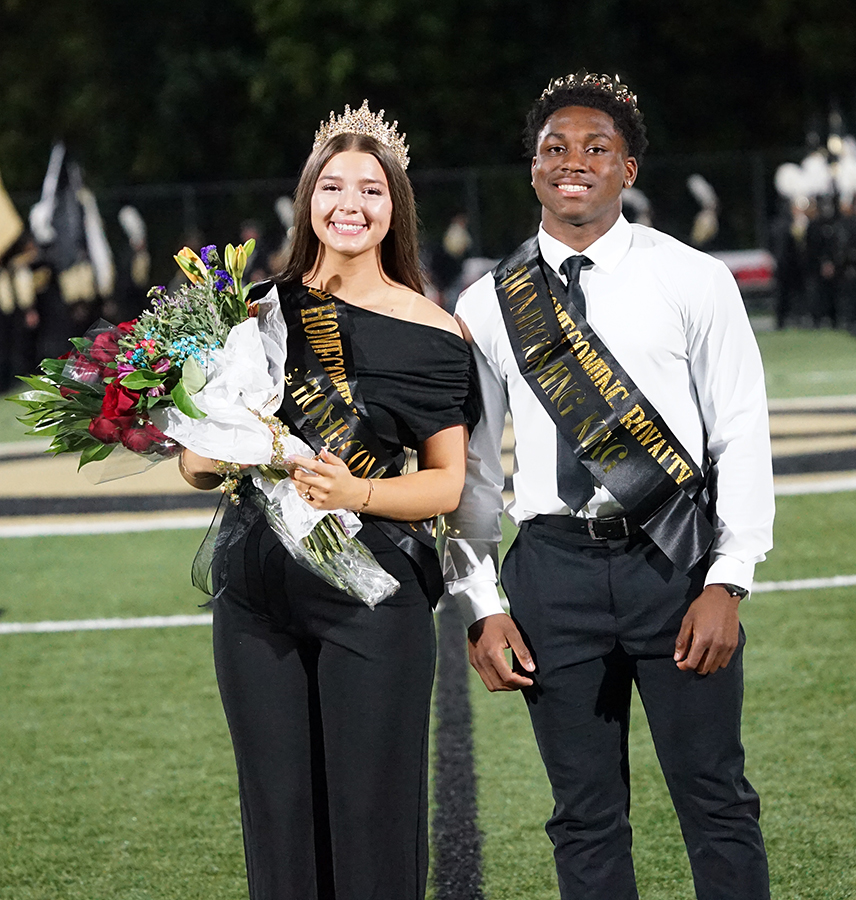 Gateway_SD's tweet image. Congratulations to our Homecoming king and queen, TJ Mitchell and Nadia Szekely! The Gators suffered a hard-fought 29-28 loss to Armstrong. Nevertheless, it was a fun night at Antimarino Stadium, celebrating our students. More photos on our Facebook: facebook.com/share/p/1B6KGN…