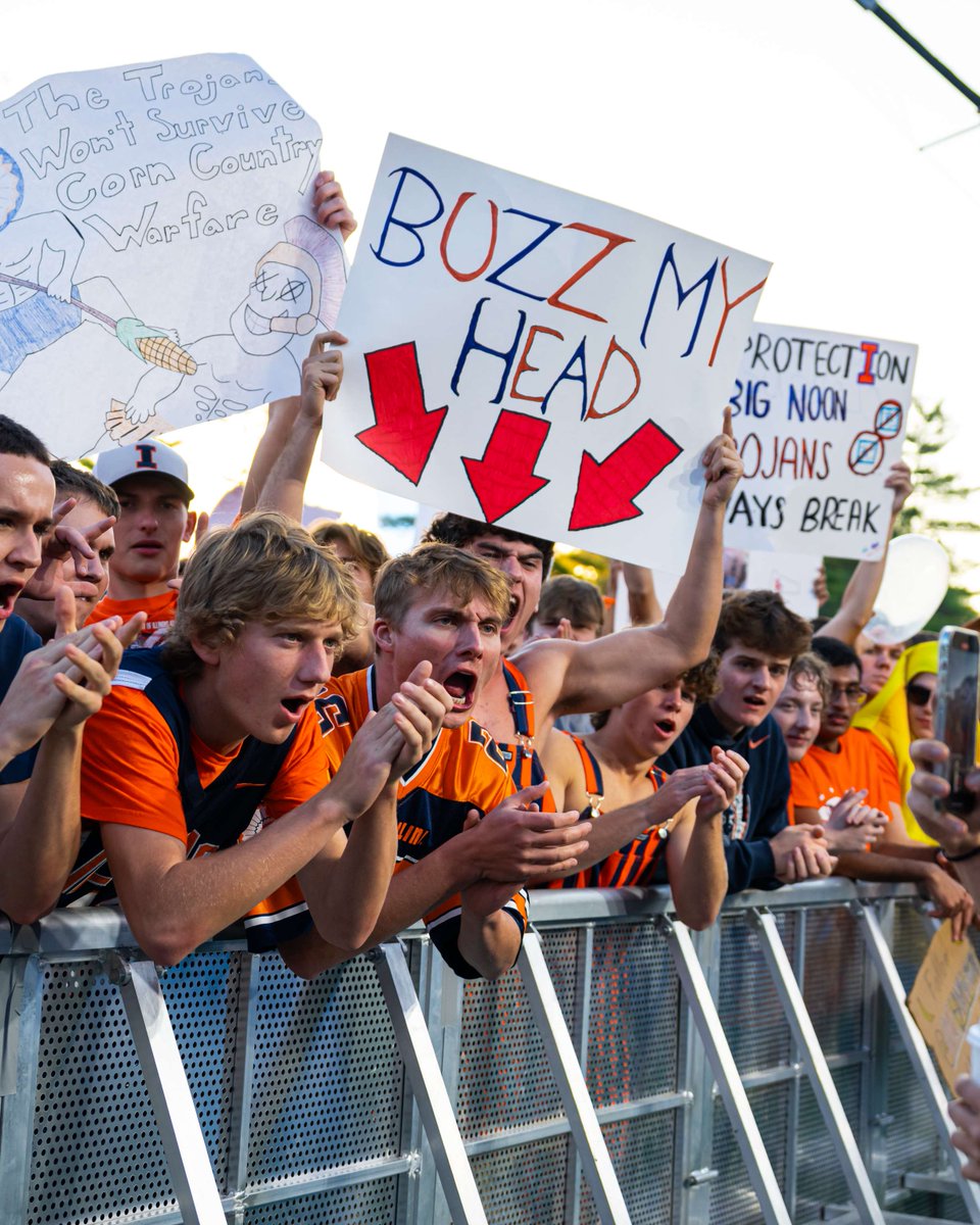 IlliniFootball's tweet photo. Good morning, FamILLy! https://t.co/NsneTri7sF