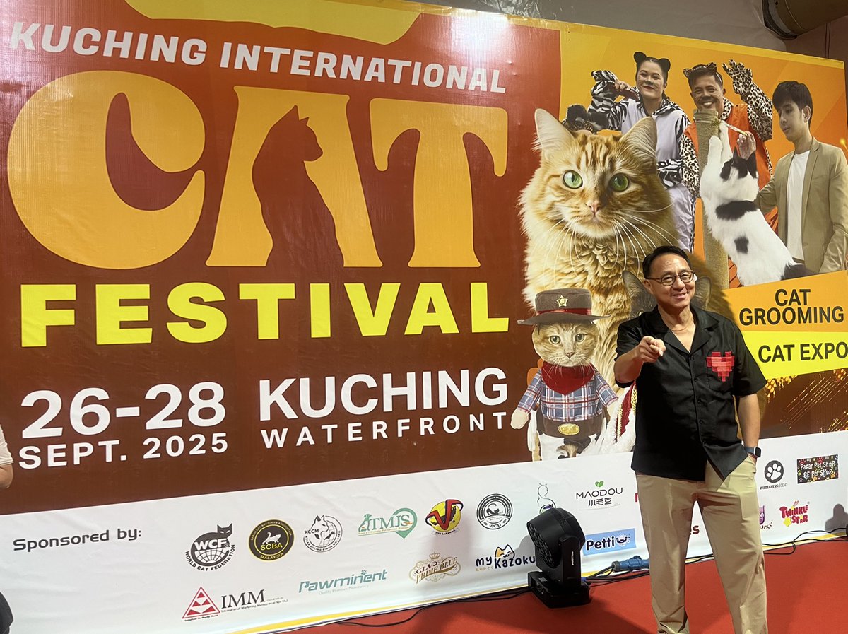 CurtisSChin's tweet photo. How is your #Caturday going? Greetings from the #Kuching International #Cat 😽 Festival. Yes, there is such a thing, of course, here in #thecatcity & capital of #Sarawak, Malaysia: Kuching. Thanks @StacieBerdan for the photo assistance. #MoreToDiscover. #OpenMindset. #GoGlobal! https://t.co/BInnLFmxcR
