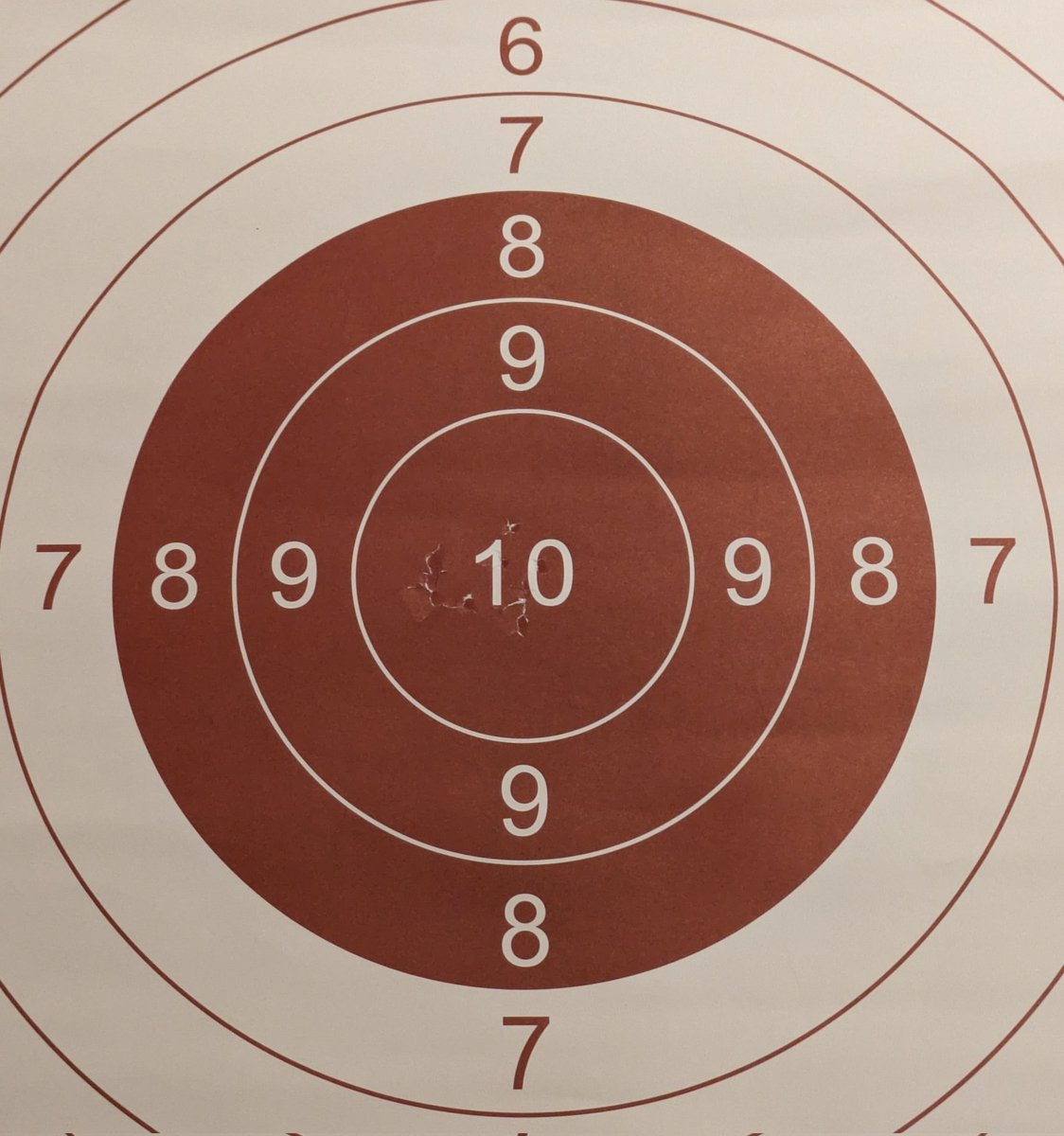 1911Rainbow's tweet photo. 今回の目的の一つである台湾のシューティングレンジで的撃ちしてきました。今日使ったのは多分アメリカはDaisy社 のRed Ryder Rifle。日本では空気銃になるんかな？めっちゃ楽しかったので明日も撃ちに行きます。それと次回は台湾でも実弾射撃できるところを見つけたのでそこも行ってみたい。 https://t.co/QpdXkhOhuo