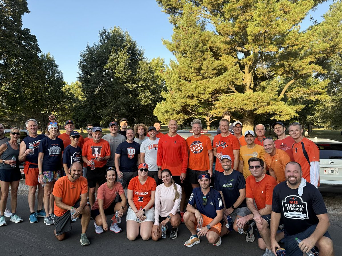 IlliniAD's tweet image. Awesome turnout for the Game Day Run Club this morning! Let’s get this Homecoming win! #ILL 🔶🔷🏈