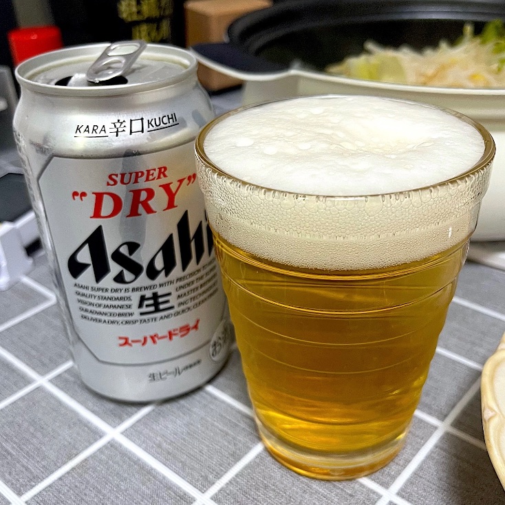 豚バラキャベツのミルフィーユ鍋、レバーとミックスビーンズのトマト煮込み。
わたしが休日出勤なので今日もごはん作ってもらった。この前作ったロールキャベツのスープを冷凍していてそれを使ってくれたみたい😌 #夜ごはん #Twitter家庭料理部 #お腹ペコリン部 #おうちごはん