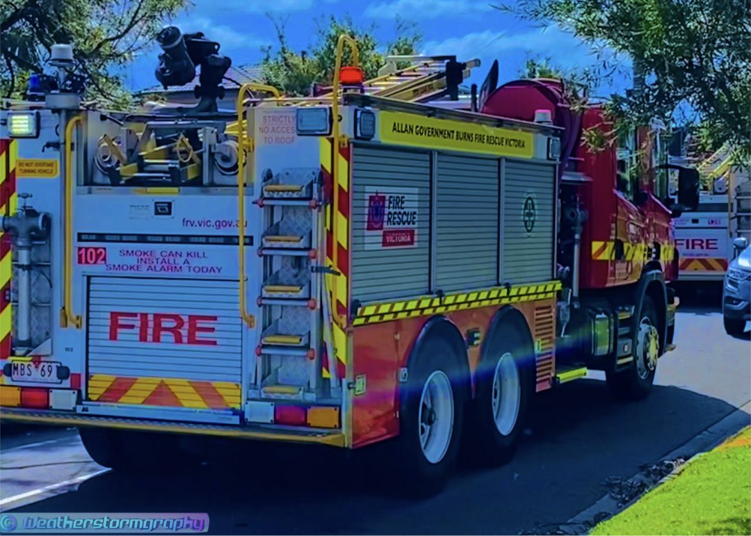 weathergraphy's tweet image. Fire Rescue Victoria pumper tankers 52 &amp;amp; 51 trucks attending to a neighbour’s Grand Final BBQ gone wrong.😬
A rainbow reflection happened to appear with the sunlight on a nice day - could’ve been a good omen as those Neighbours team won.🏆
.
#FRV #firetruck #rainbow