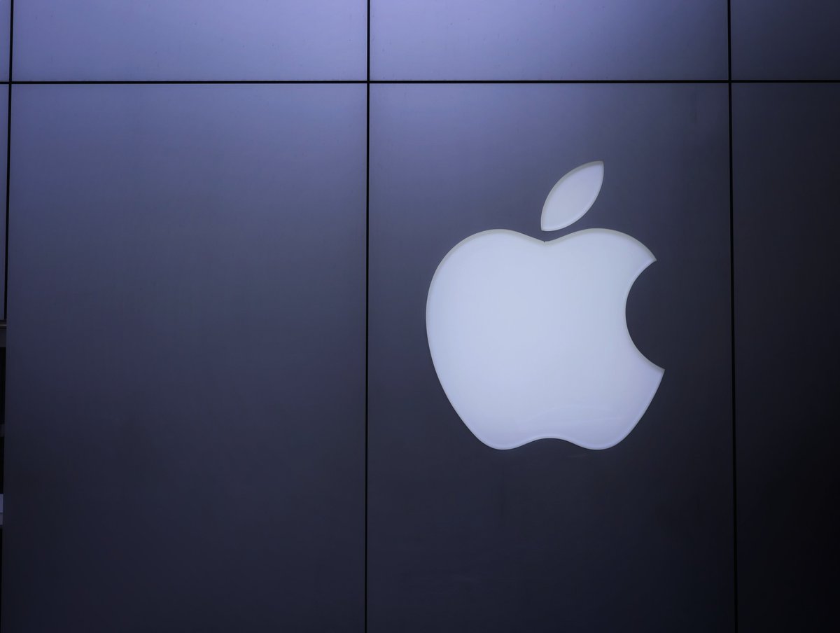 qDnMGL1nipJPGoI's tweet image. Apple.