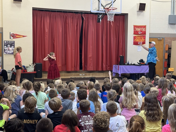 WilsonElem489's tweet photo. Thank You Jay &amp; Leslie for your many years entertaining Wilson students!
#writeyourbeststory https://t.co/GS3FM2vyUd