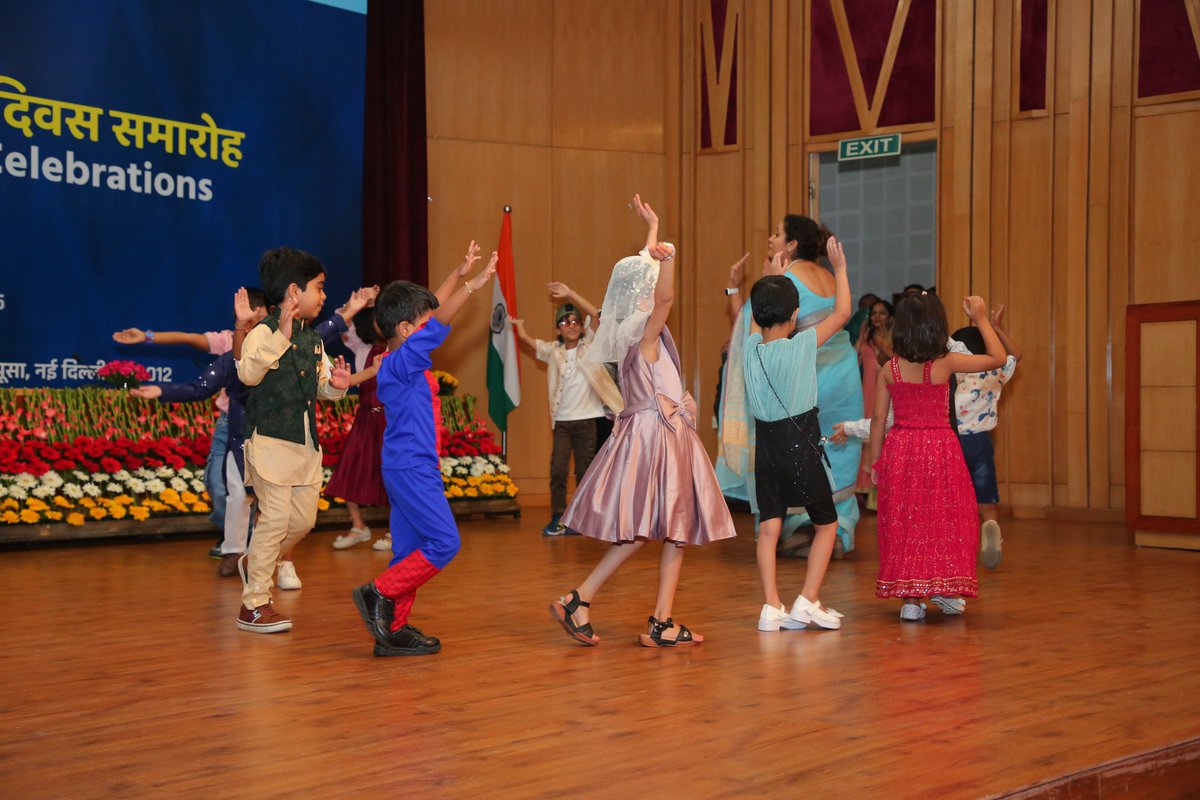 2/2

🎶 Highlights included soulful dance performances, a charming kids’ fashion show &amp; other creative acts—showcasing talent, energy &amp; the spirit of celebration across generations. ✨

<a href="/DrJitendraSingh/">Dr Jitendra Singh</a> | <a href="/CSIR_IND/">CSIR, India</a> | <a href="/GVRayasam/">Dr Geetha Vani Rayasam</a> | <a href="/CSIR_NPL/">CSIR-NPL</a> | <a href="/PIB_India/">PIB India</a> | <a href="/DDNewslive/">DD News</a> |