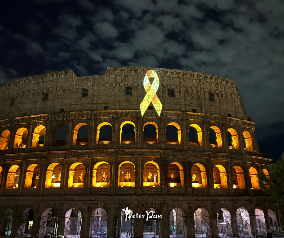 Un nastro d’oro avvolge il Colosseo. 🎗
Questa sera questa luce è dedicata ai bambini e ai ragazzi che affrontano il cancro e alle loro famiglie: perché sappiano che siamo accanto a loro, stanotte e sempre.
#peterpanodv #settembredoro2025 #LightItUpGold #oncologiapediatrica