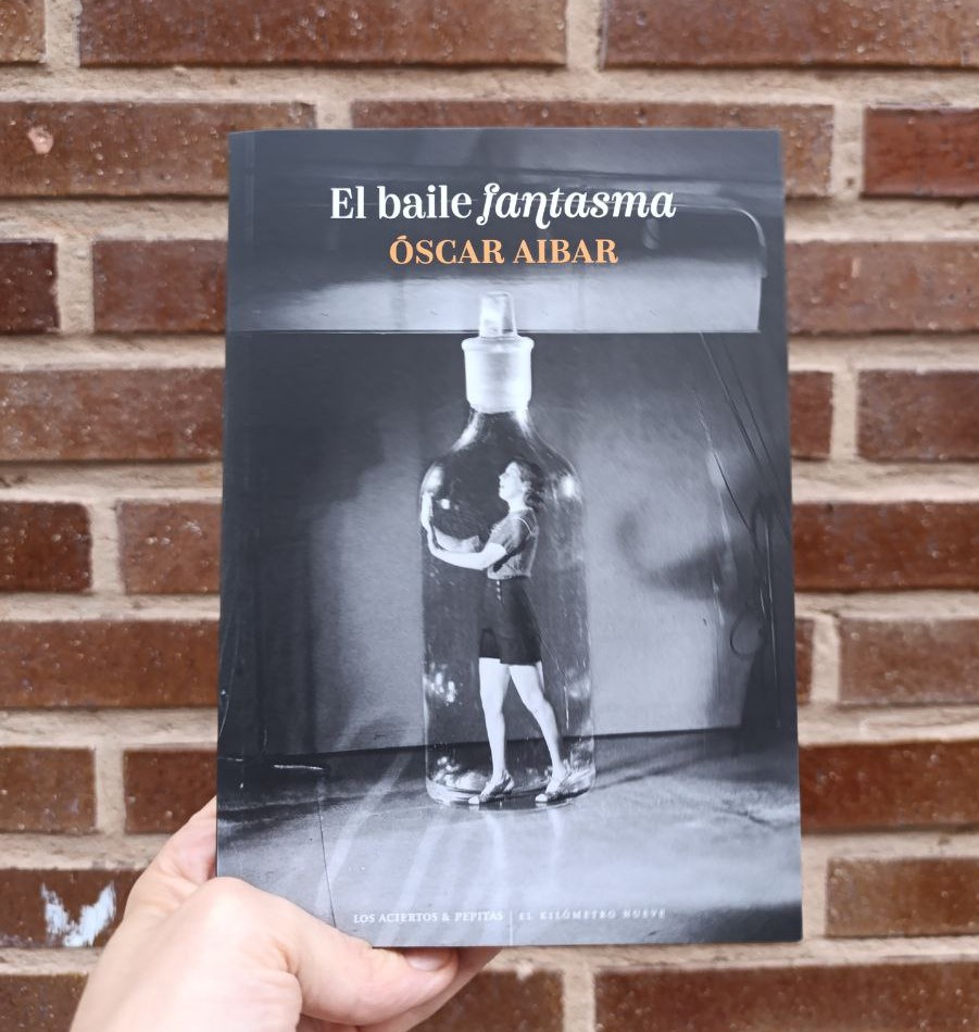 «Una sátira incisiva y provocadora que desnuda las grietas del espectáculo y diagnostica las adicciones sociales contemporáneas, revelando aquello que viene siendo silenciado o marginado por los relatores oficiales». —Palmar Álvarez-Blanco
pepitas.net/libro/el-baile…