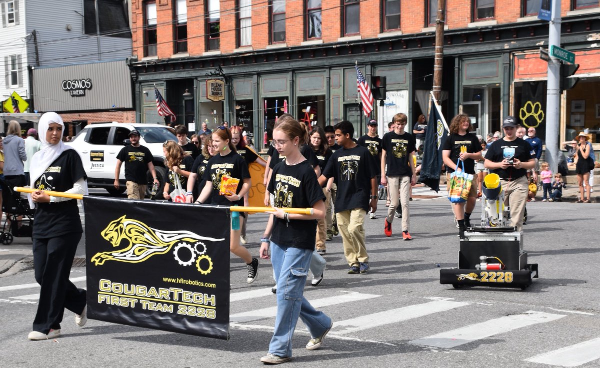 HFLCSD's tweet image. Cougar pride was everywhere today! 🖤💛 From the Fall Weekend parade to the varsity game, our community came together to celebrate. Up next: Hall of Fame tonight & Youth Trophy Cup Run tomorrow! #WeAreHFL