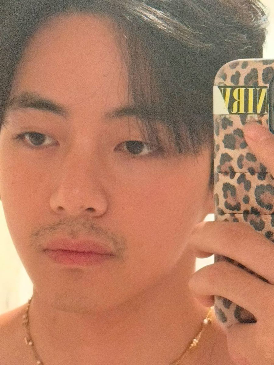 are you fr right now telling a grown man that’s not even yours how to look??
Taehyung shares so much of his life already and ppl like you are exactly why he might stop. y’all are disgusting &amp; ungrateful. btw he deleted the photo so yeah, be ashamed of yourself.