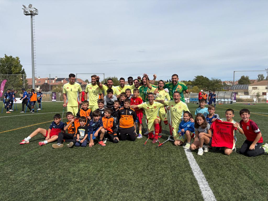 FEDEDDF's tweet photo. Cerramos la segunda jornada de la Liga de Naciones B de #fútbol amputados en #Ávila

Irlanda 🇮🇪 3 - 0 🇩🇪 Alemania
España 🇪🇸 2 - 0 🇫🇷 Francia
Irlanda 🇮🇪 2 - 0 🇬🇪 Georgia
Francia 🇫🇷 2 - 0 🇬🇪 Georgia
⚽️⚽️⚽️
#amputee #football 
@CyLEsVida https://t.co/CU26PW5Oni