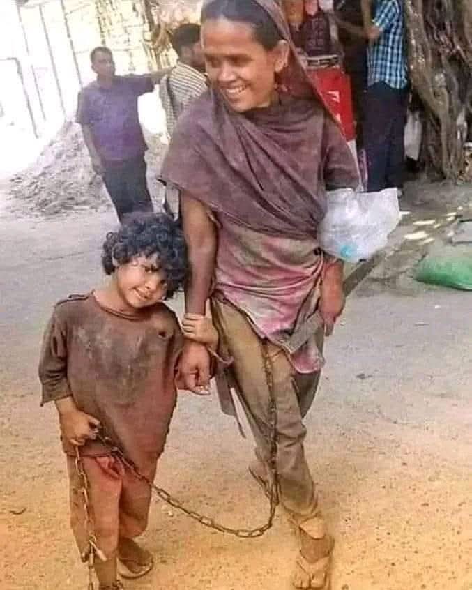 amitjai31273004's tweet image. खुदा ️ने ये सिफ़त दुनिया मे बस औरत को बक्शी है,,,

कि माँ पागल भी हो जाये...तो भी बच्चे को याद रखती हैं.....!!