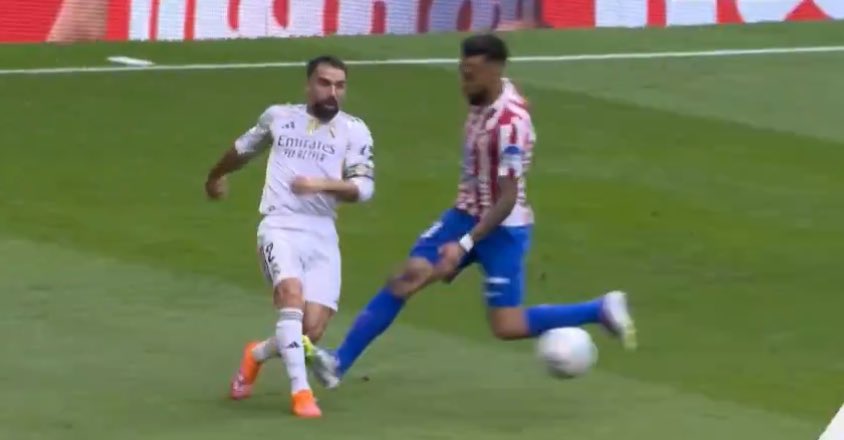 Les han perdonado 4 expulsiones en 2 partidos.

Nadie hablará de esto.