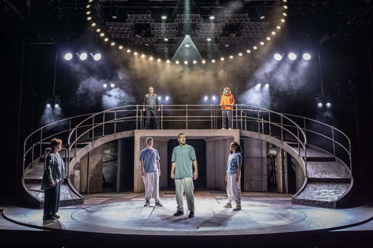 LOVEtheatrecom's tweet image. 🎫 NO BOOKING FEES NOW for powerful play, PUNCH 🎫 

In its strictly limited 10-week season, see the critically-acclaimed new play in a ‘powerhouse of a production’ (Whatsonstage) at the Apollo Theatre.

Tickets from £24 at: bit.ly/4mztfqI