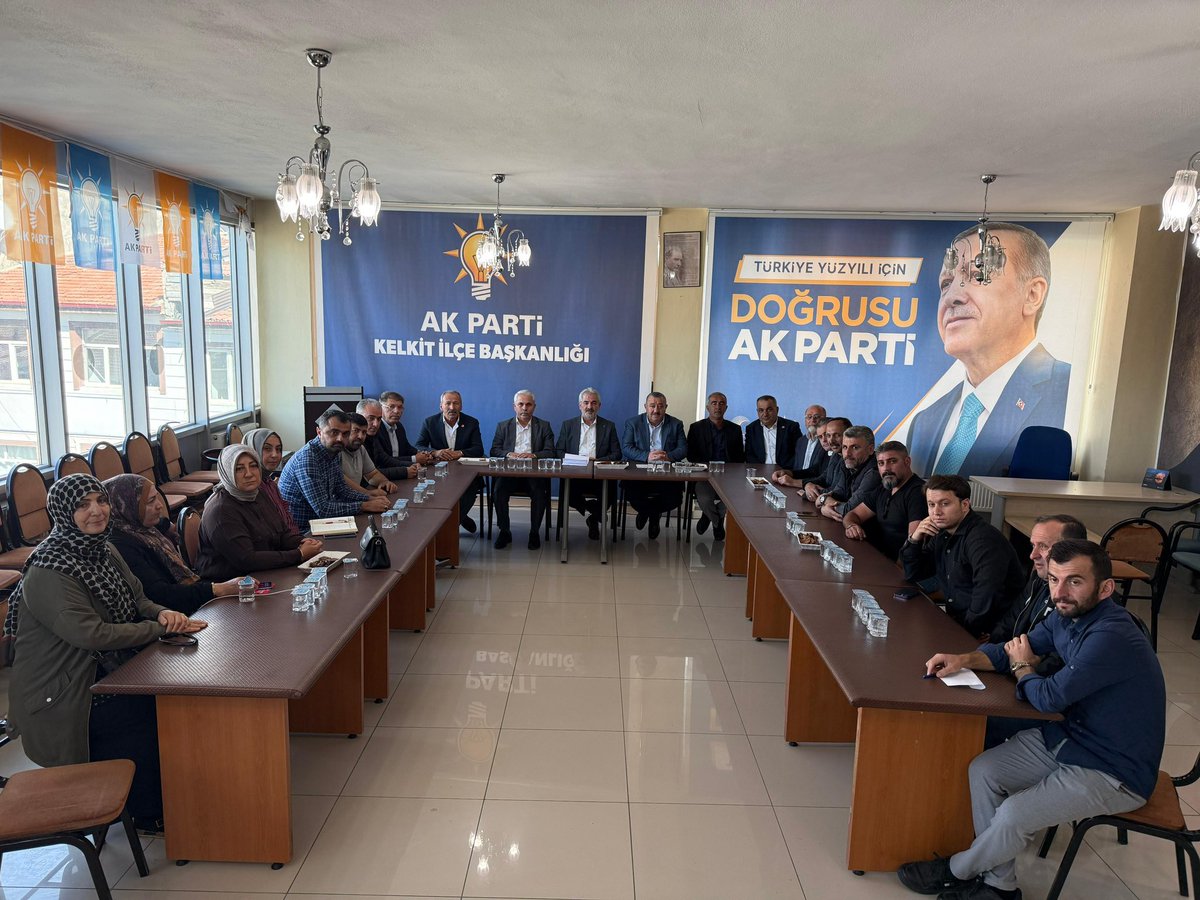 Kelkit İlçe Danışma Meclisi sonrası Millet Bahçemizi ziyaret ettik. 
Çocuklarımızın tertemiz gülüşleri ve gözlerindeki umut, yarınlarımıza ilham veriyor.
Onlar için daha güzel bir şehir, daha yaşanabilir bir gelecek inşa etmek en önemli vazifemizdir.