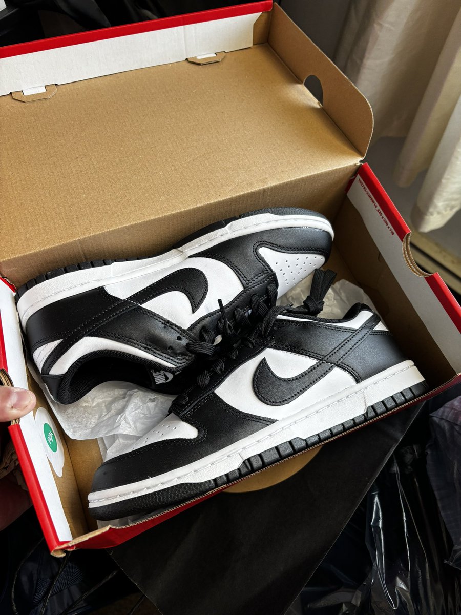 RoyisRoyal's tweet photo. Gt a #panda color @Nike #DunkLow tdy #Retros in all fairness @adidas #yipeeee https://t.co/e0RqzVSnXw