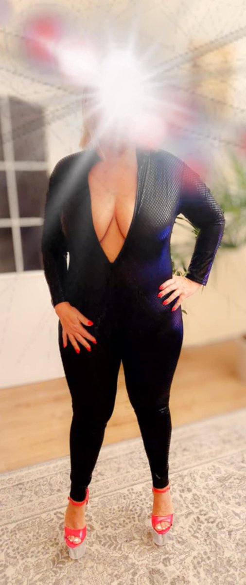 AgnesAgnesnova's tweet photo. I am ready😈🔥
#hotwife #milf #badgirl #ladyinblack #curlygirl https://t.co/6h1BCbAWV1