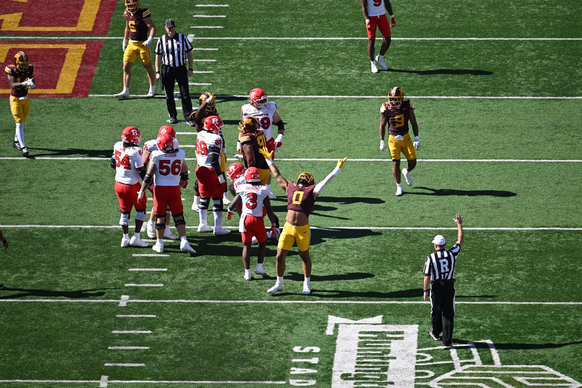 GopherFootball's tweet photo. 4.5 sacks so far this season (so far) for @AgentAnt0 👀 https://t.co/OdSIQbXfR9