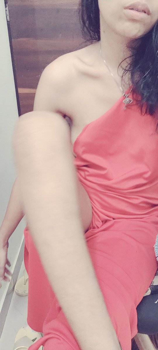 divaofamorous's tweet photo. Mere Bal Wale pair kaise .reelsinstagram😍🌆🍁🌈✨💖💖#Haironleg #hairylegs https://t.co/96Qzvmfn4C