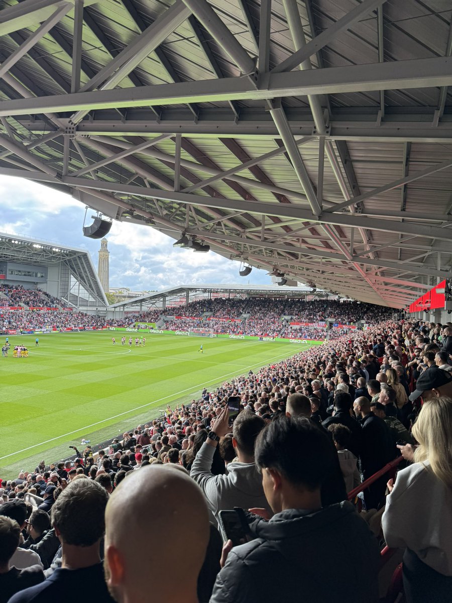 Brentford Away for the love not the glory.

I think I really did watch a bloke film the whole second half on his phone today. One question. Why? 🤔

🔴⚪️⚫️