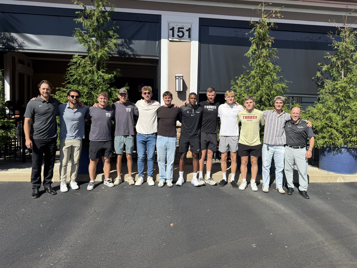 To our 10 seniors, you are the heartbeat of this team. Thank you for the years of dedication, for the leadership you’ve shown, and for the memories you’ve given us all. Today, we celebrate you. ⚽️❤️
#LDH #family 🦇