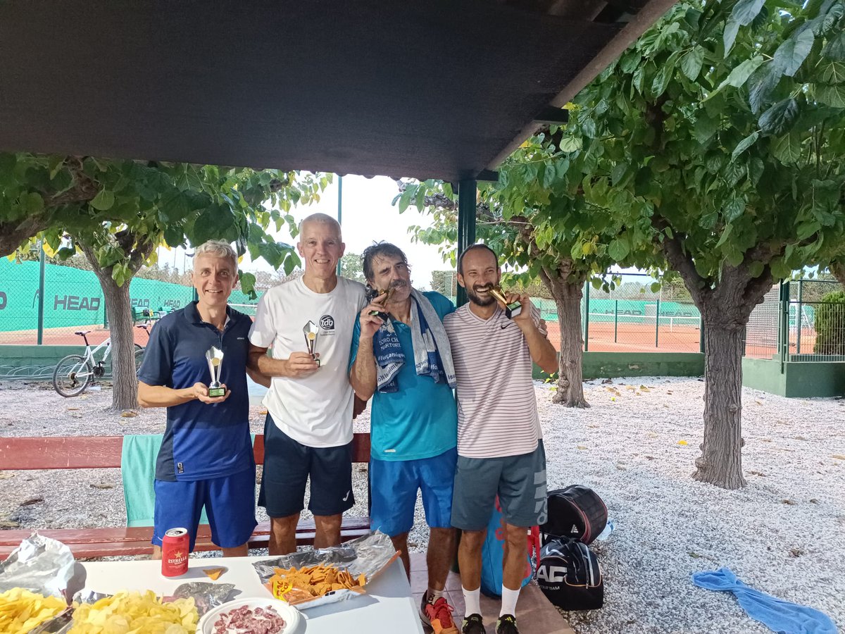 TennisTDB's tweet photo. Tarda de dissabte Torneig de Dobles al TennisTDB https://t.co/HayZ5Jujzw